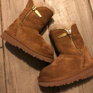 EUC tan toddler Uggs